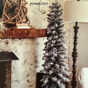 Pre-lit flocked 5' Pencil Christmas Tree - NEW
